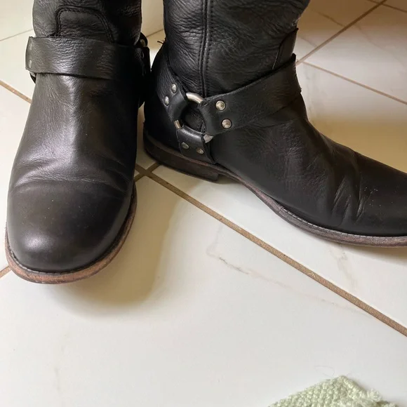 Boots ❣️Frye Black “best ever “riding boots.
Only the best riding comfort and - Picture 3 of 8